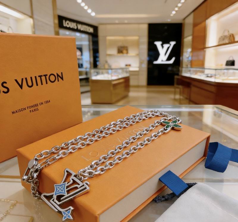 Lv Necklace 03yxs92 (3)