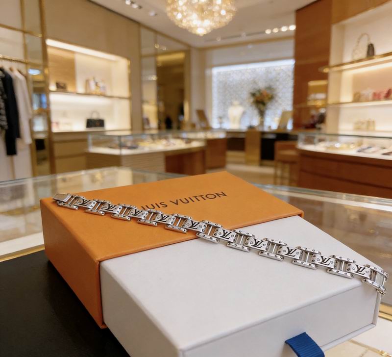 Lv Necklace 03yxs93 (2)