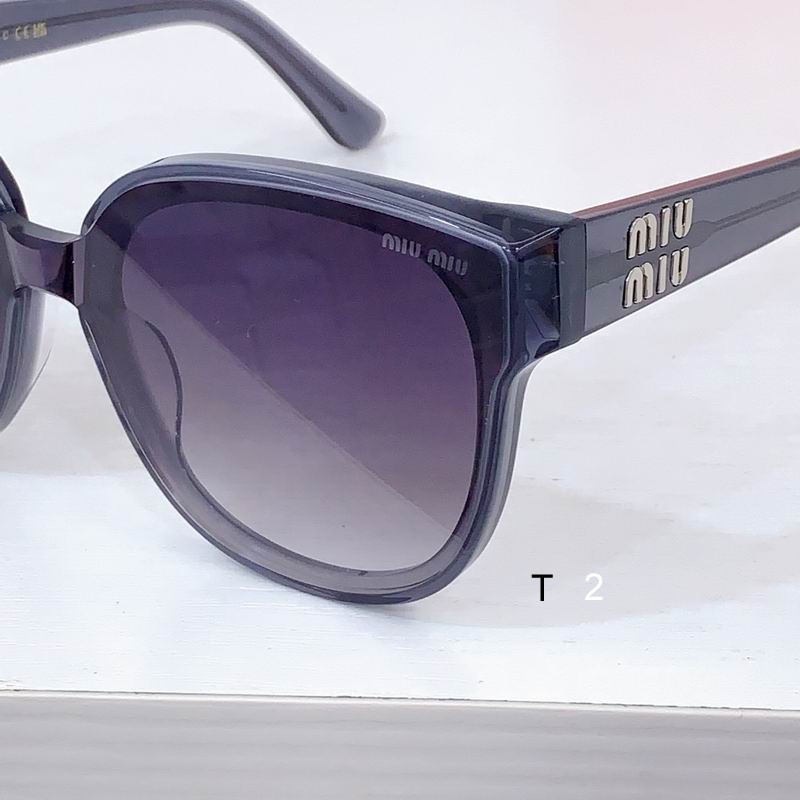 MiuMiu  B09 52 21 140 b07