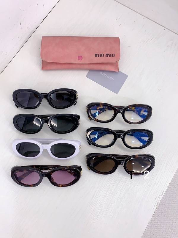 MiuMiu  B09 52 21 140 b09