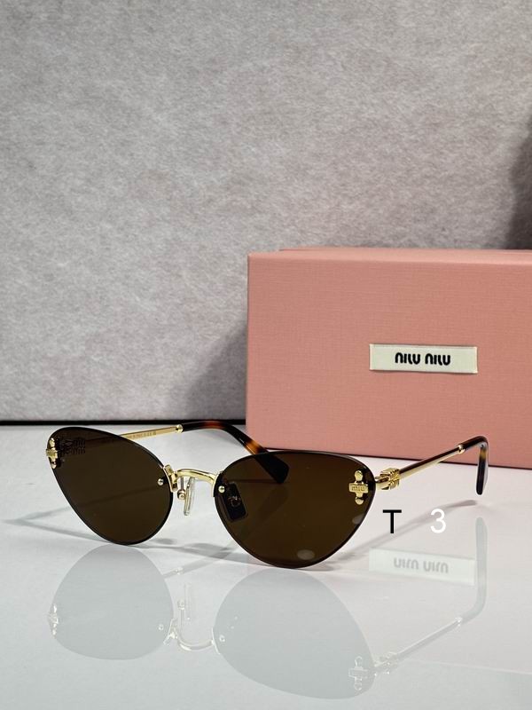 MiuMiu 165AV 61 19-142 c01