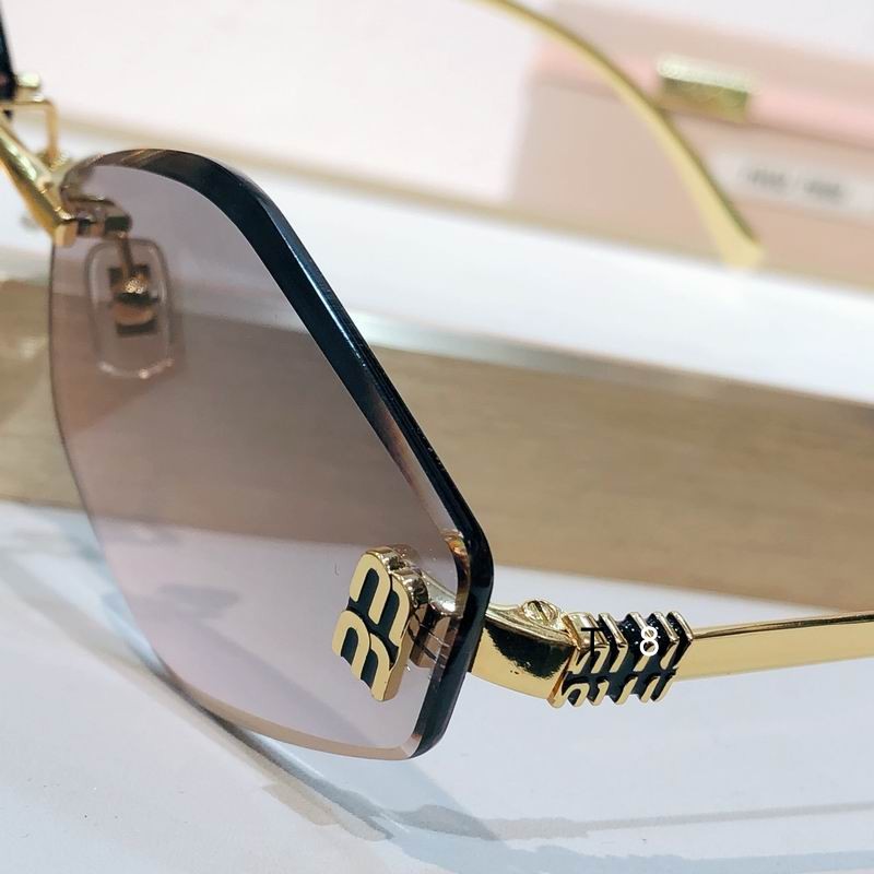 MiuMiu 1897 62 17-145 a09