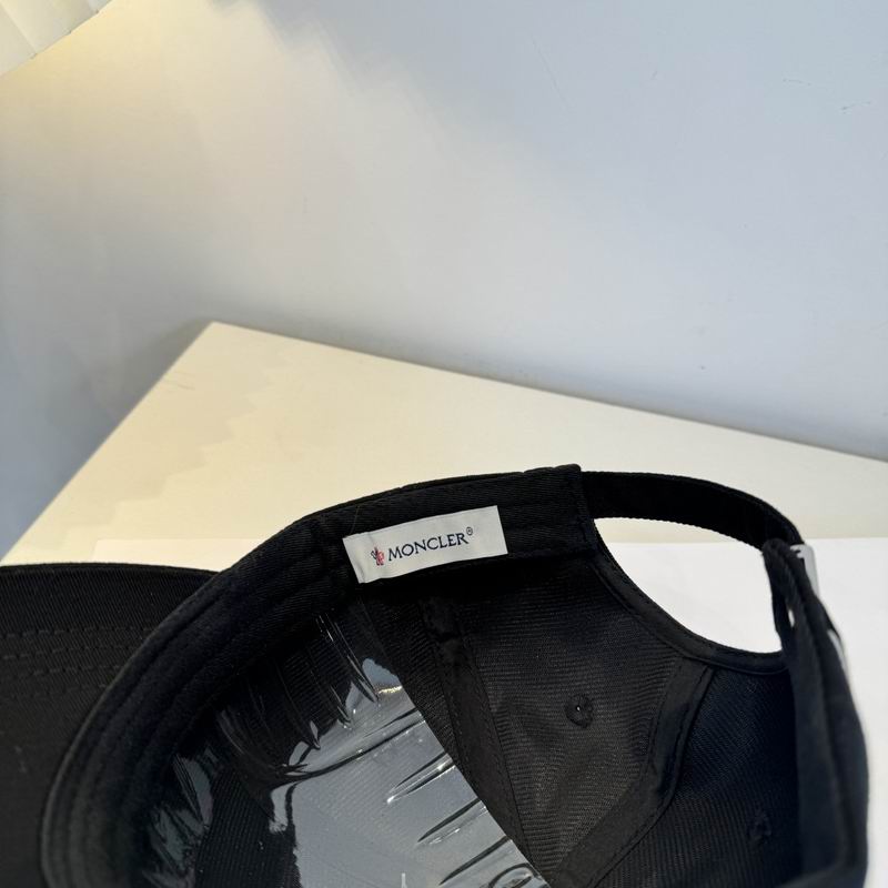 Moncler Cap dx (2)