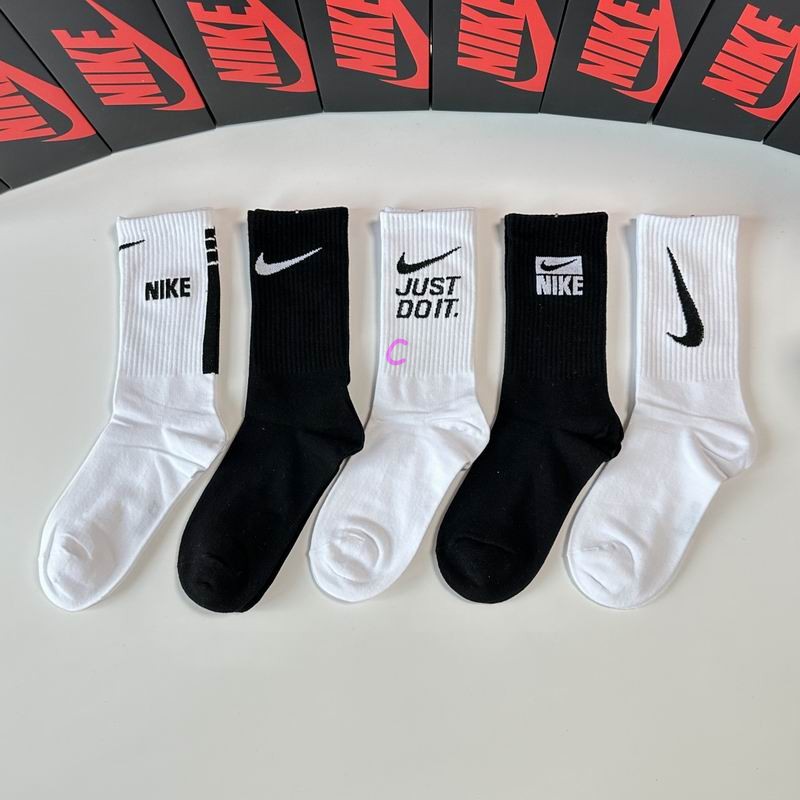Nike socks (2)