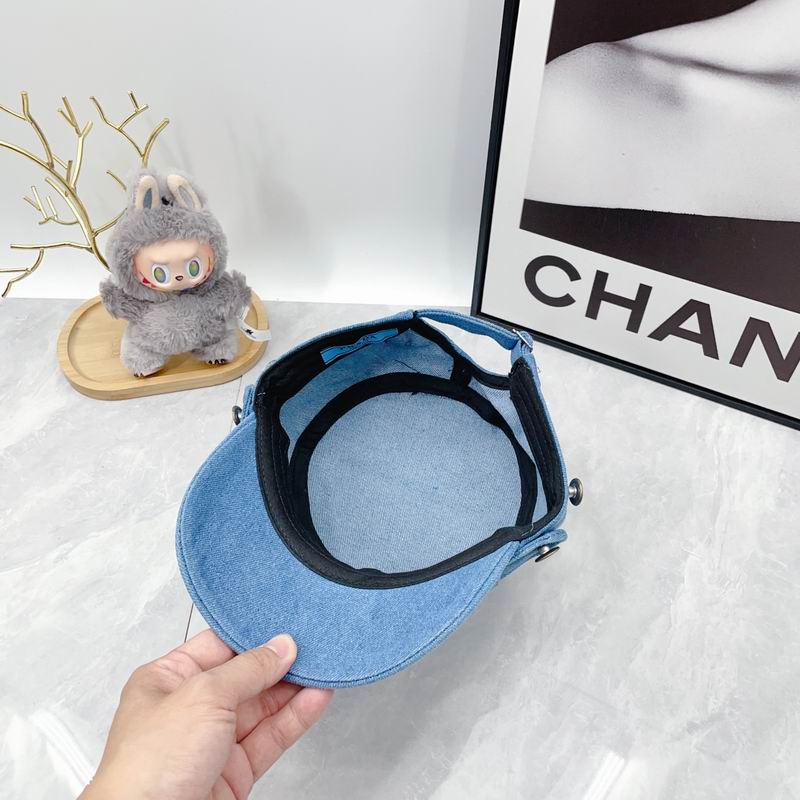 Prada cap dx (2)