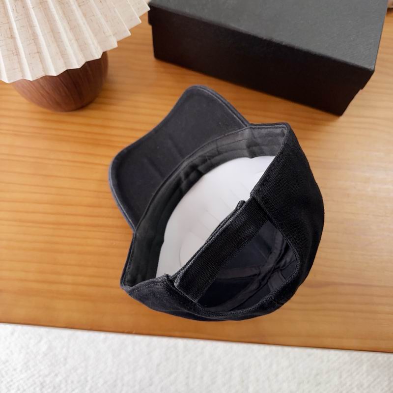 Prada cap dx (98)