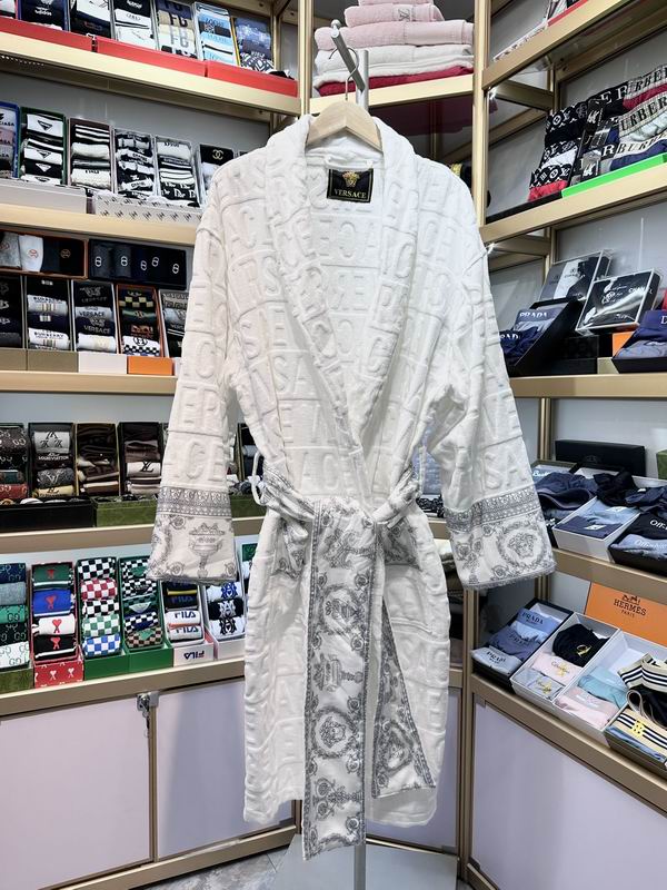 Versace Bathrobe (10)