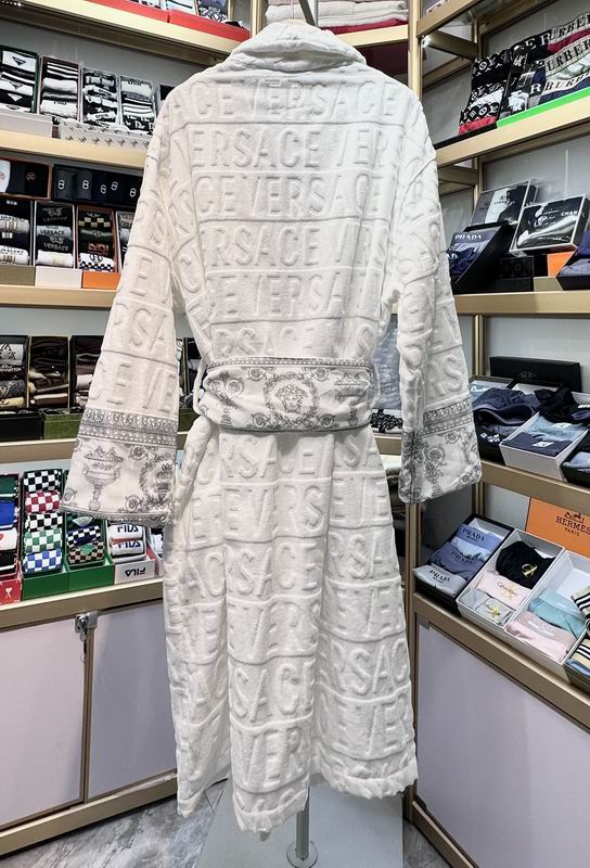 Versace Bathrobe (8)