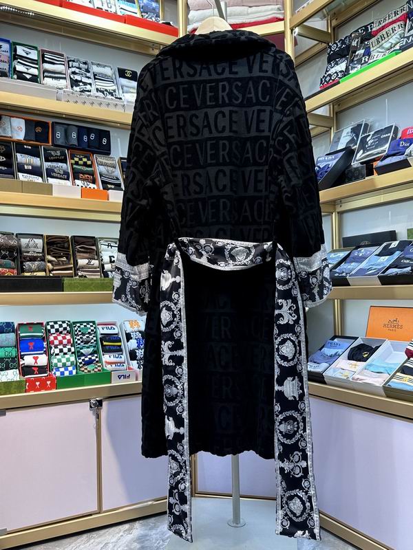 Versace Bathrobe (9)