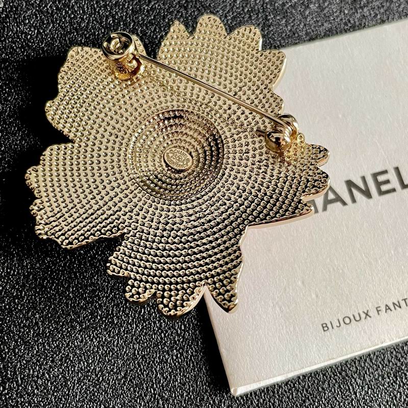 Chanel Brooch 04yxs119 (3)