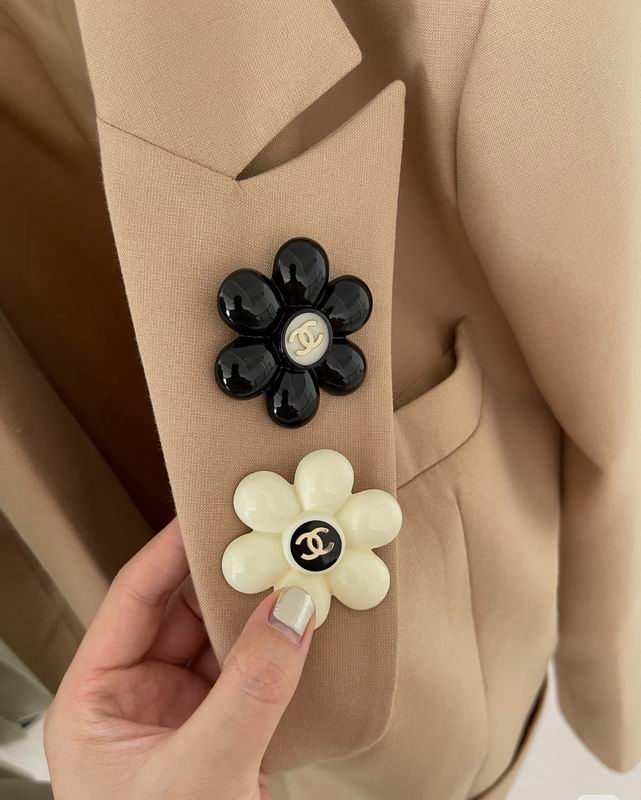 Chanel Brooch 04yxs140 (2)