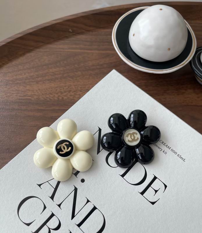 Chanel Brooch 04yxs140 (3)