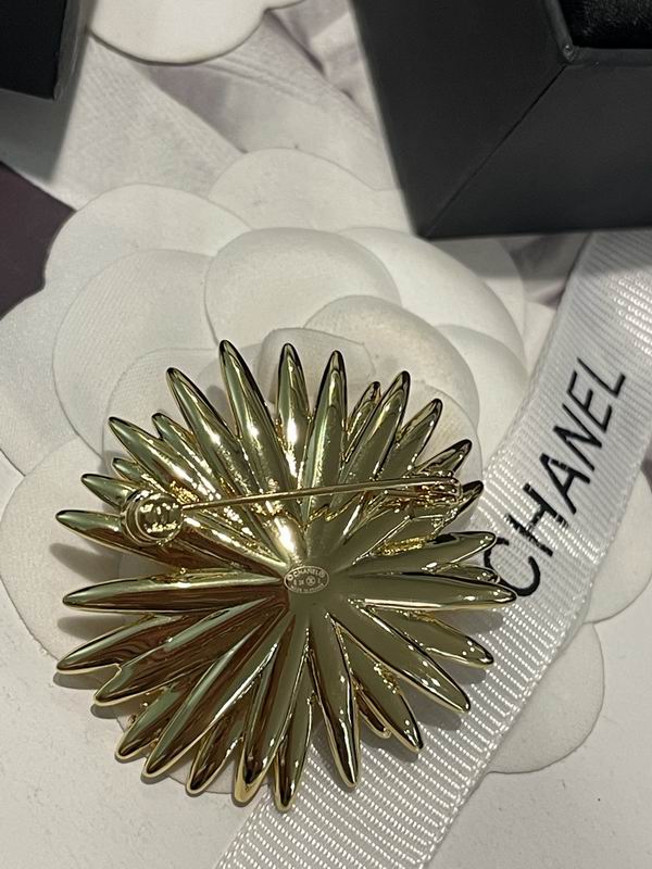 Chanel Brooch 04yxs159 (9)