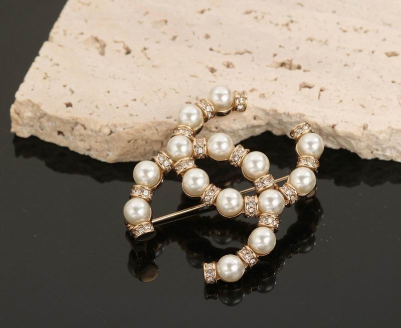 Chanel Brooch 04yxs160 (5)
