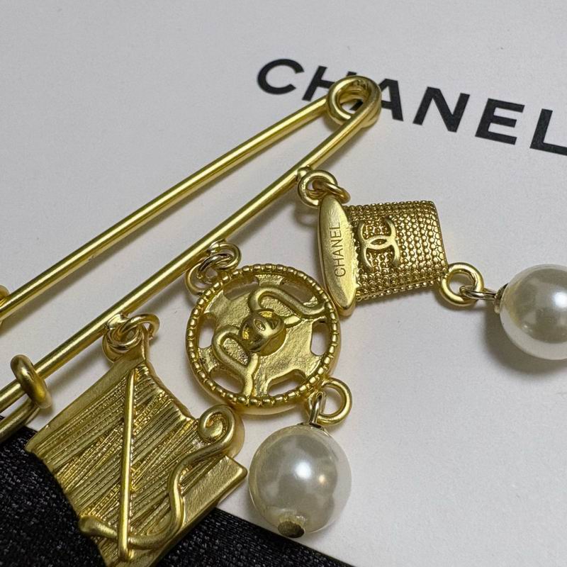 Chanel Brooch 04yxs64 (3)