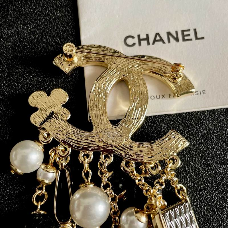 Chanel Brooch 04yxs66 (3)