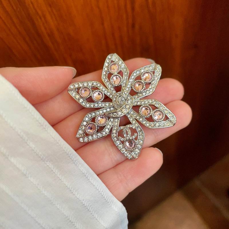 Chanel Brooch 04yxs83 (7)