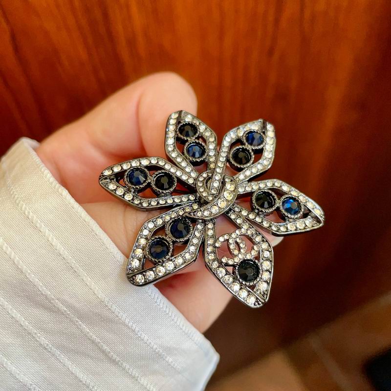 Chanel Brooch 04yxs83 (9)