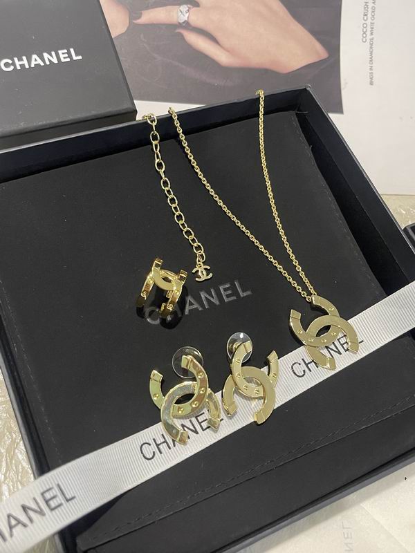 Chanel Suits 04yxs50 (7)