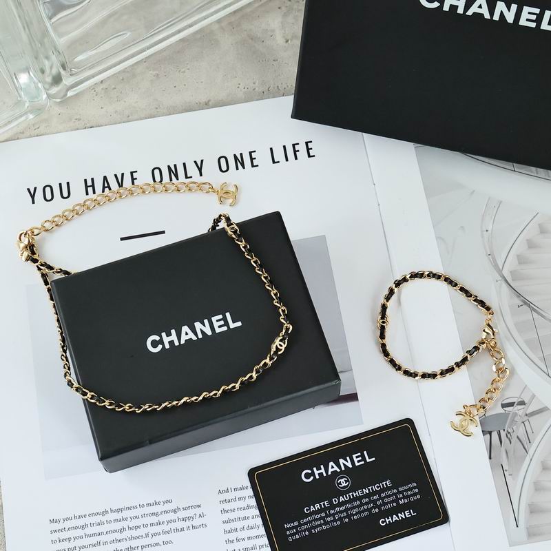 Chanel Suits 04yxs52 (1)