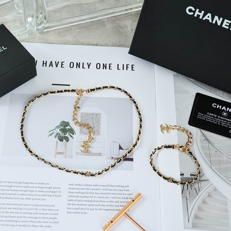 Chanel Suits 04yxs52 (5)