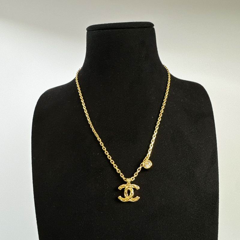Chanel Suits 04yxs56 (1)