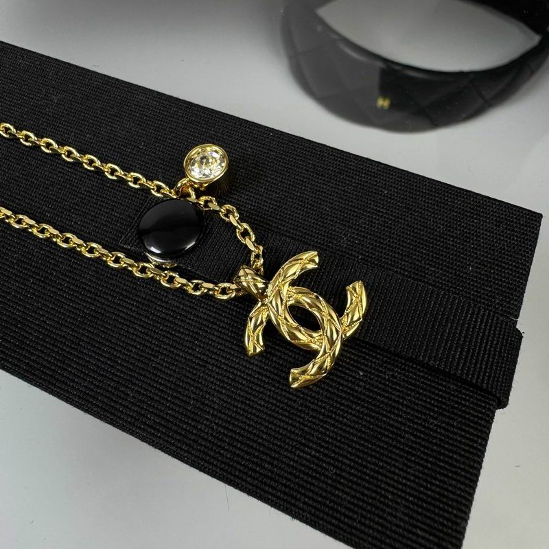 Chanel Suits 04yxs56 (3)