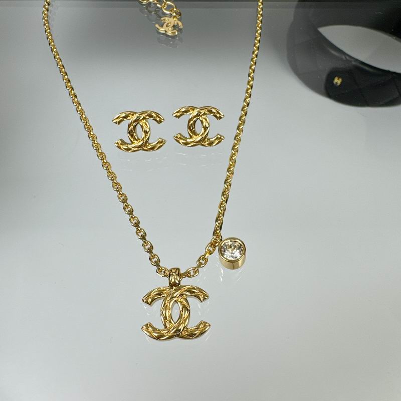 Chanel Suits 04yxs56 (7)