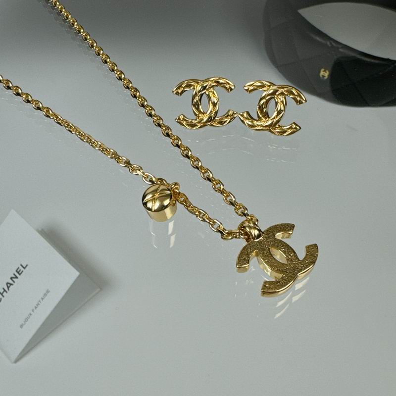 Chanel Suits 04yxs56 (8)