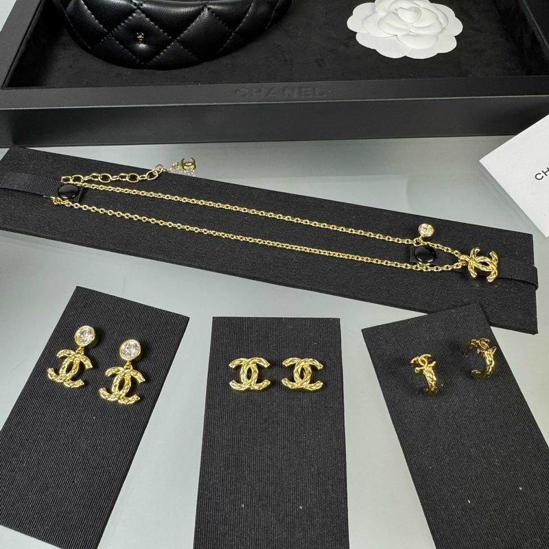 Chanel Suits 04yxs56 (9)