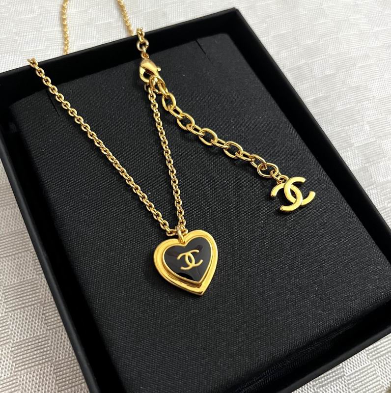 Chanel Suits 04yxs59 (3)