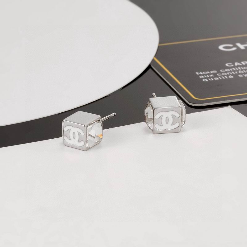 Chanel Suits 04yxs61 (3)