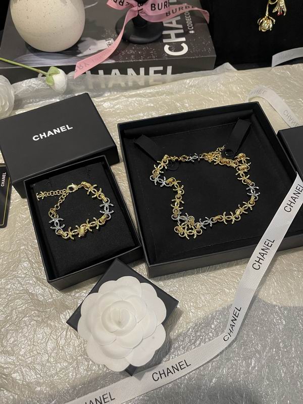Chanel Suits 04yxs65 (5)