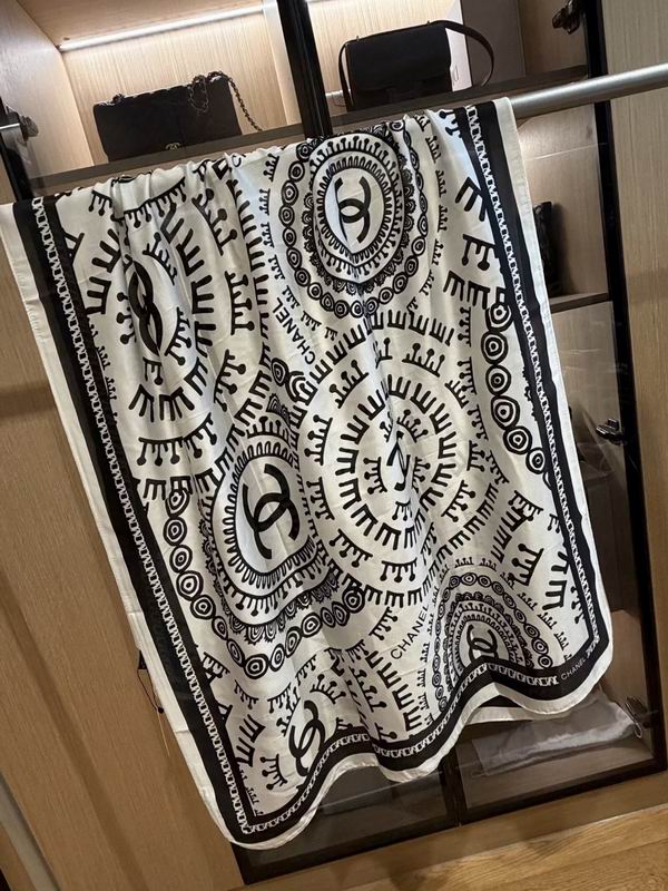 Chanel scarf 90-180cm E24 (1)