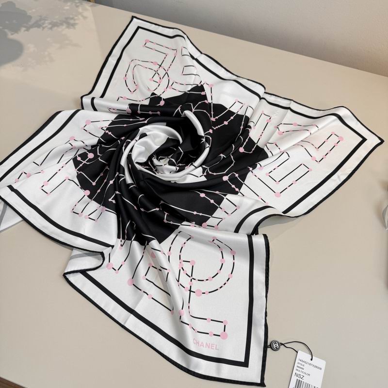 Chanel silk scarf 90X90cm E11 (11)