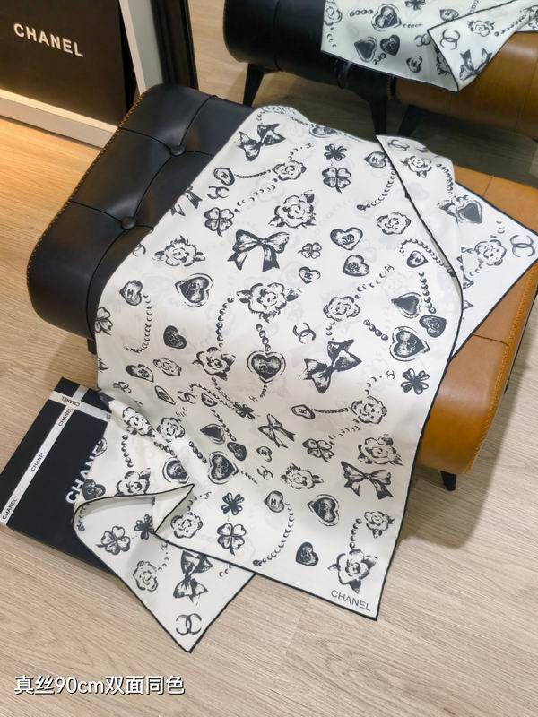 Chanel silk scarf 90X90cm E19 (15)