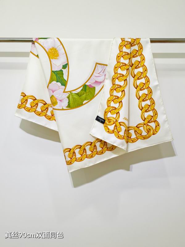 Chanel silk scarf 90X90cm E26 (2)