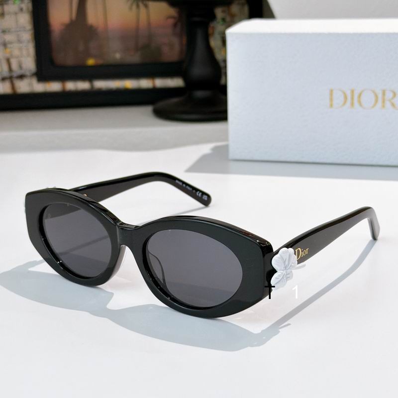 Dior Clover 54 19-140 a03