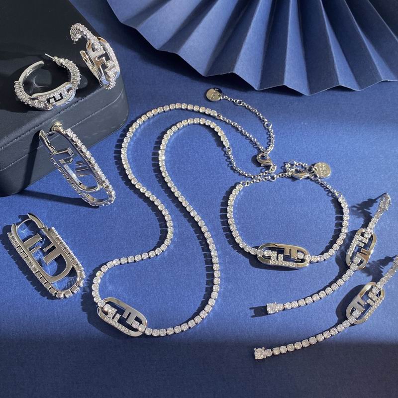 Fendi  Suits 04yxs02 (32)