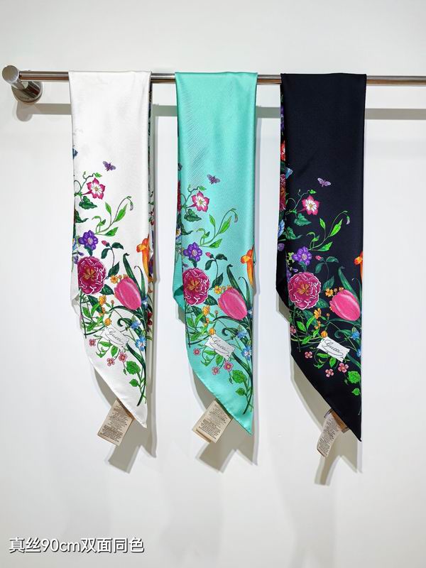 Gucci silk scarf 90X90cm E22 (1)