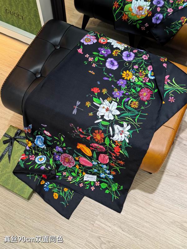 Gucci silk scarf 90X90cm E22 (6)