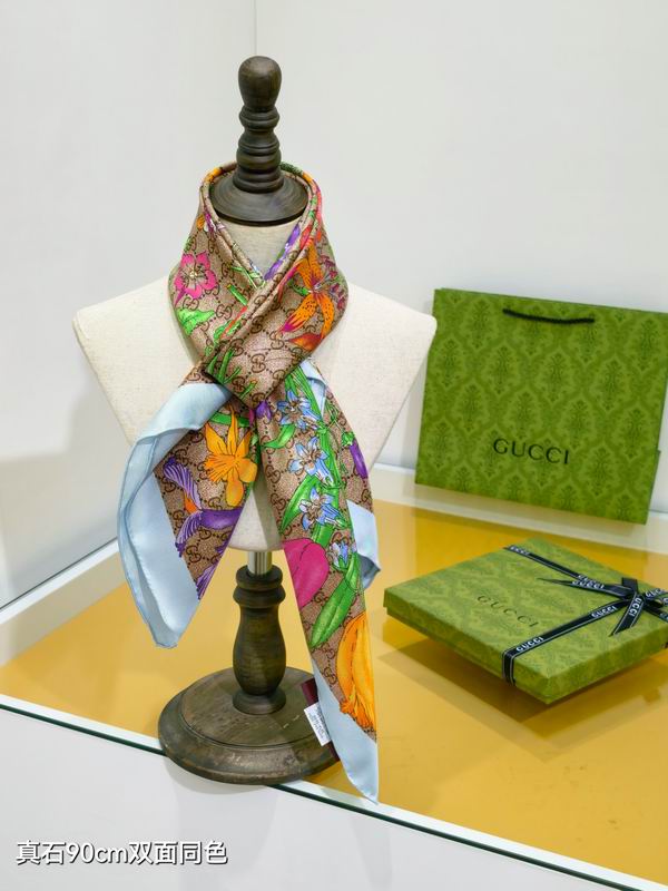 Gucci silk scarf 90X90cm E24 (23)