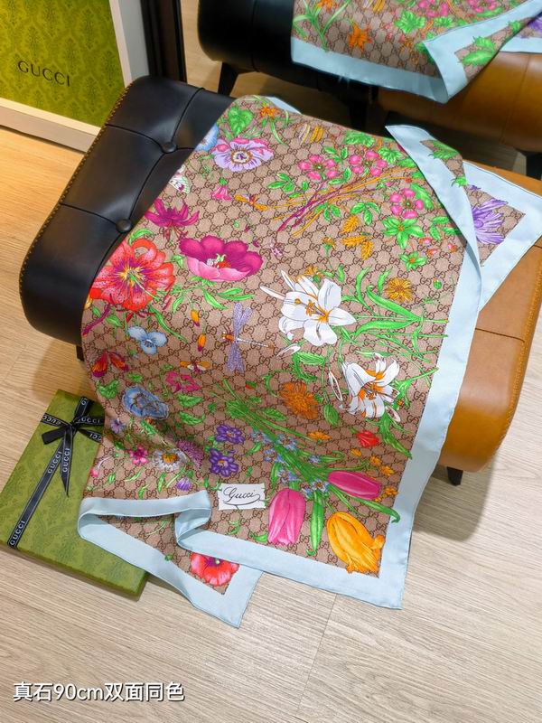 Gucci silk scarf 90X90cm E24 (29)