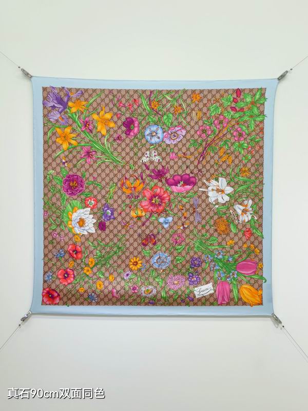 Gucci silk scarf 90X90cm E24 (31)