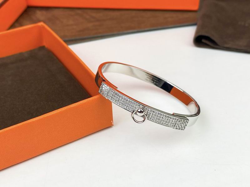 Hermes Bracelet  04yxs24 (8)