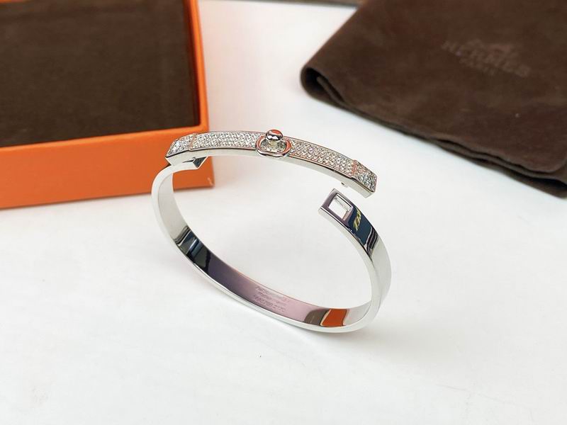 Hermes Bracelet  04yxs24 (9)