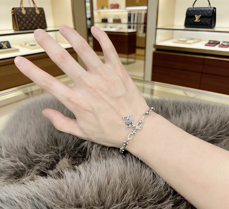 LV Bracelet  04yxs03 (9)