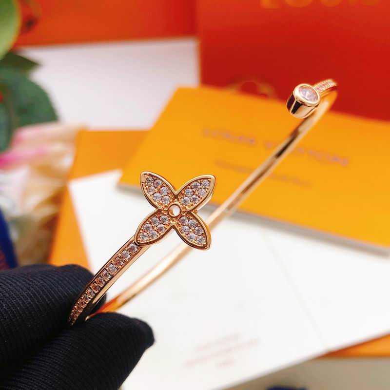LV Bracelet  04yxs04 (2)