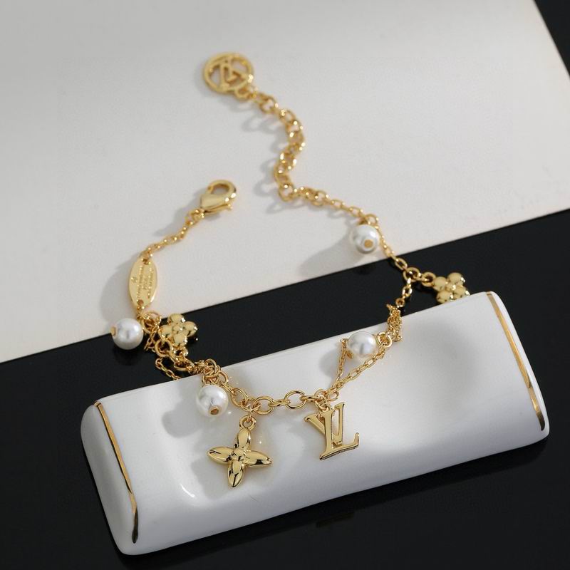 LV Bracelet  04yxs07 (5)