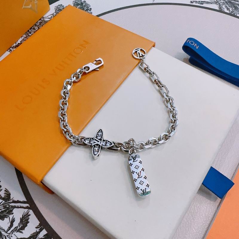 LV Bracelet  04yxs106 (1)